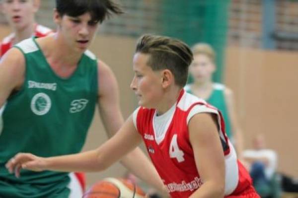 Noah Steinke vom BBC Cottbus gegen Eisenhüttenstadt