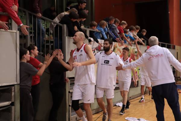 Unser Team vor dem ersten Heimspiel der Saison