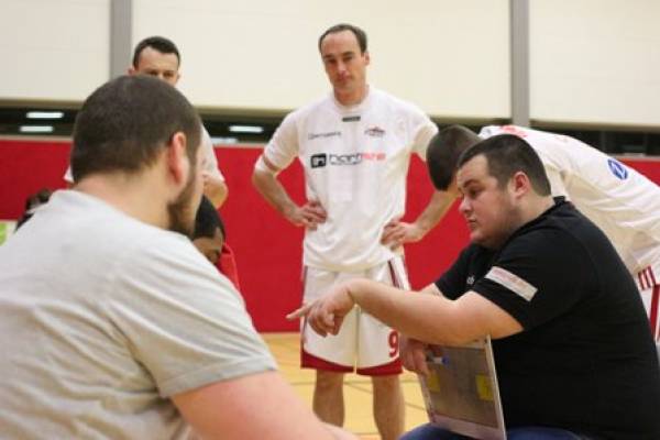 Headcoach Steven Herfurth des BBC Cottbus