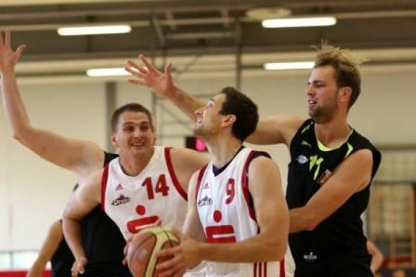 Max Jentzsch und Michael Möbes vom BBC Cottbus vs. DBV Charlottenburg 