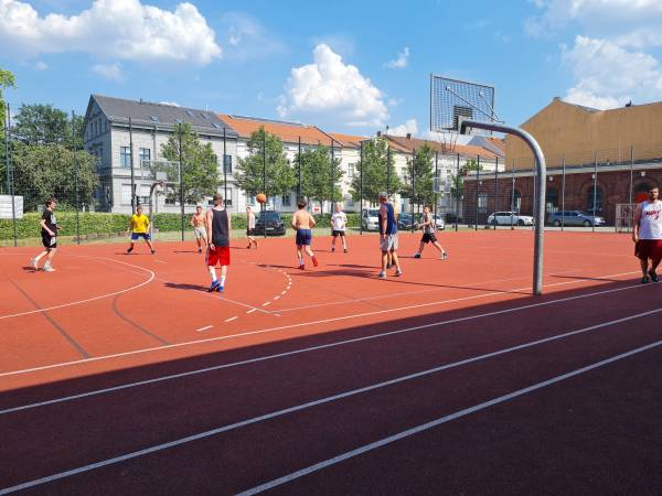 Abschluss an der städtischen Turnhalle